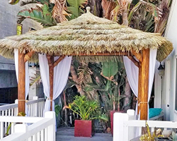 Tahitian Palm Tiki Hut. Extra options shown.